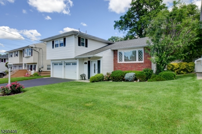 Property Photo:  1390 Omara Dr  NJ 07083 