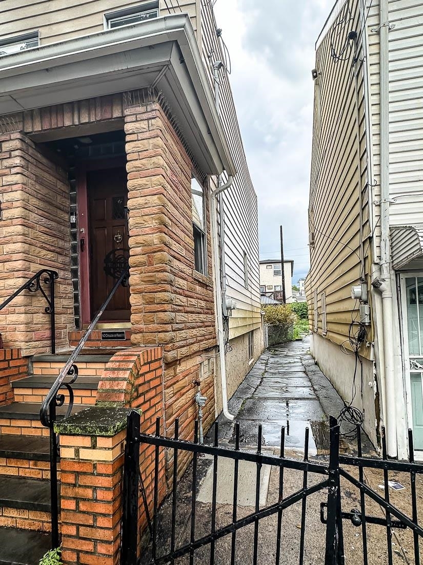 Property Photo:  88 Laidlaw Ave  NJ 07306-0000 