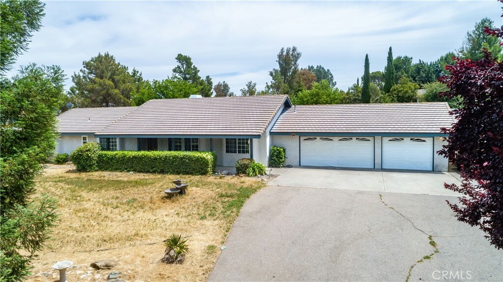 Property Photo:  425 Gahan Place  CA 93446 