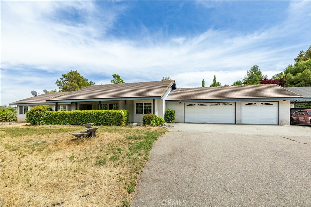 Property Photo:  425 Gahan Place  CA 93446 