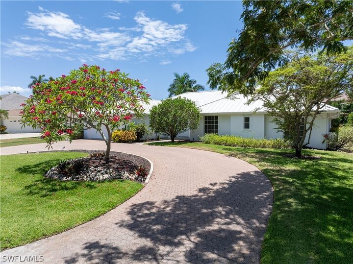 Property Photo: 626 Regatta Road FL 34103