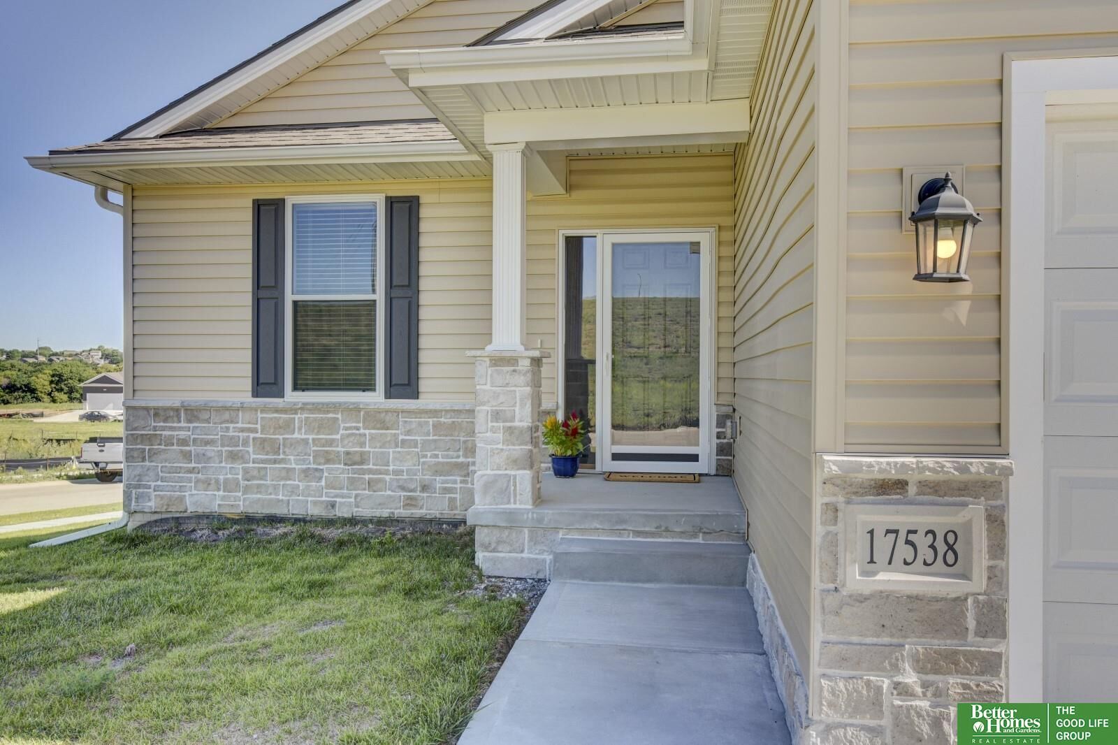 Property Photo:  17514 Robin Drive  NE 68136 