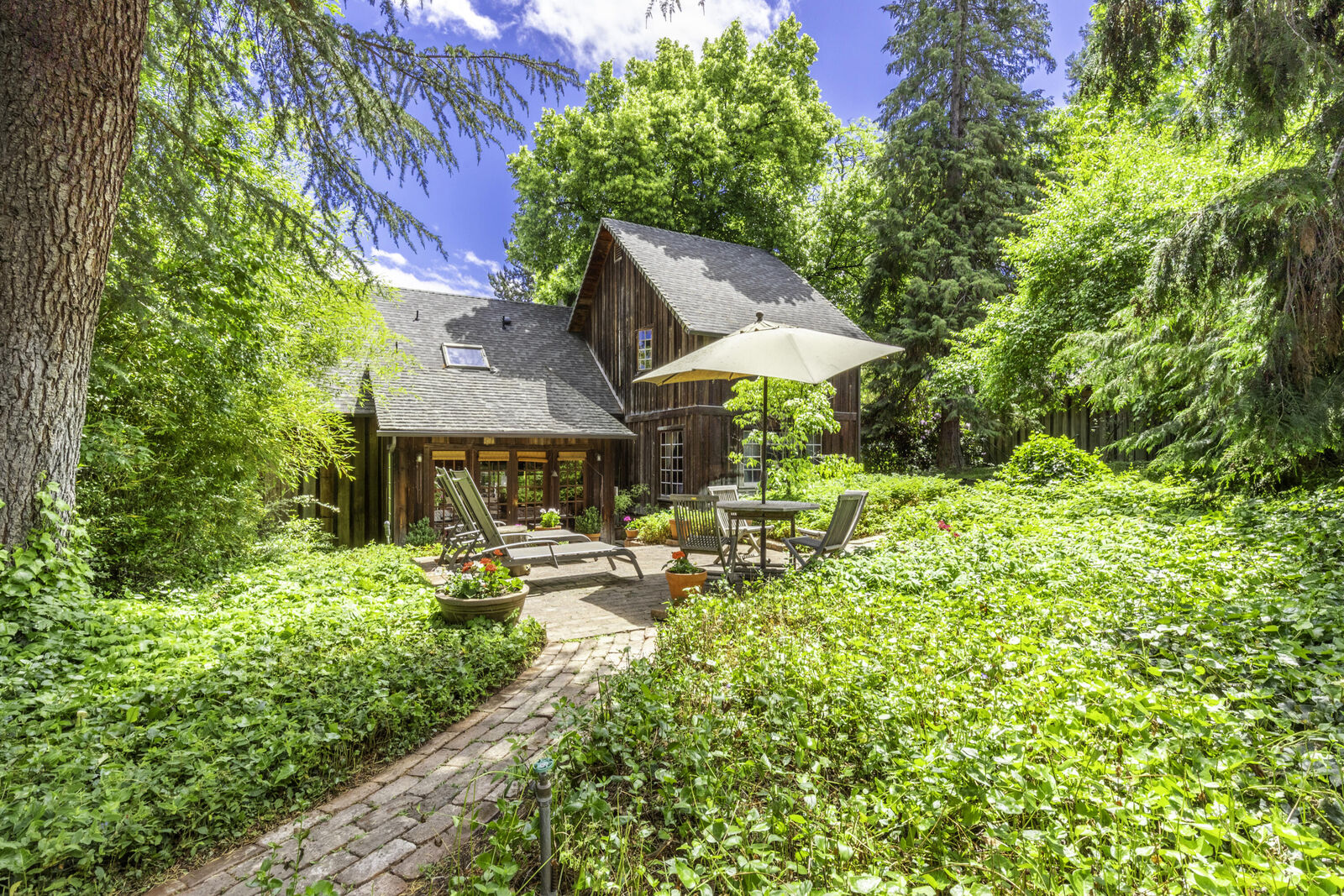 Property Photo:  423 Girard Circle  OR 97504 