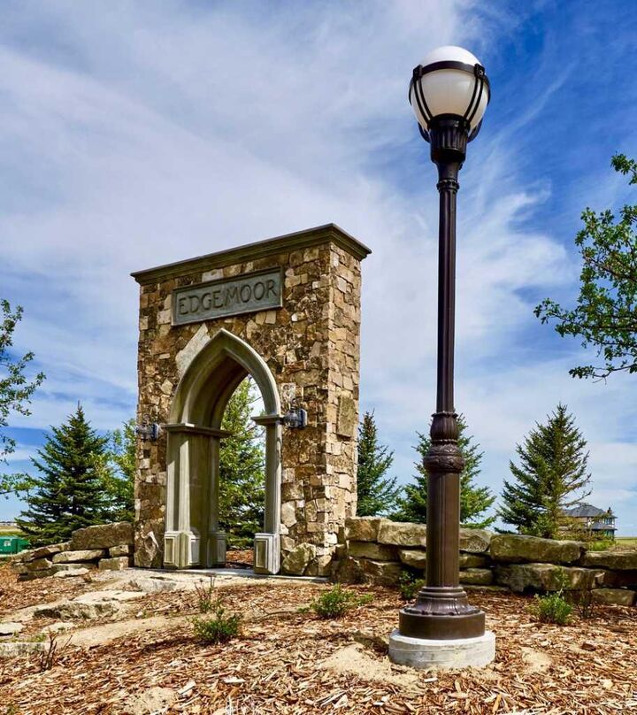 Property Photo: 30 Edgemoor Way W AB T1J 5R6