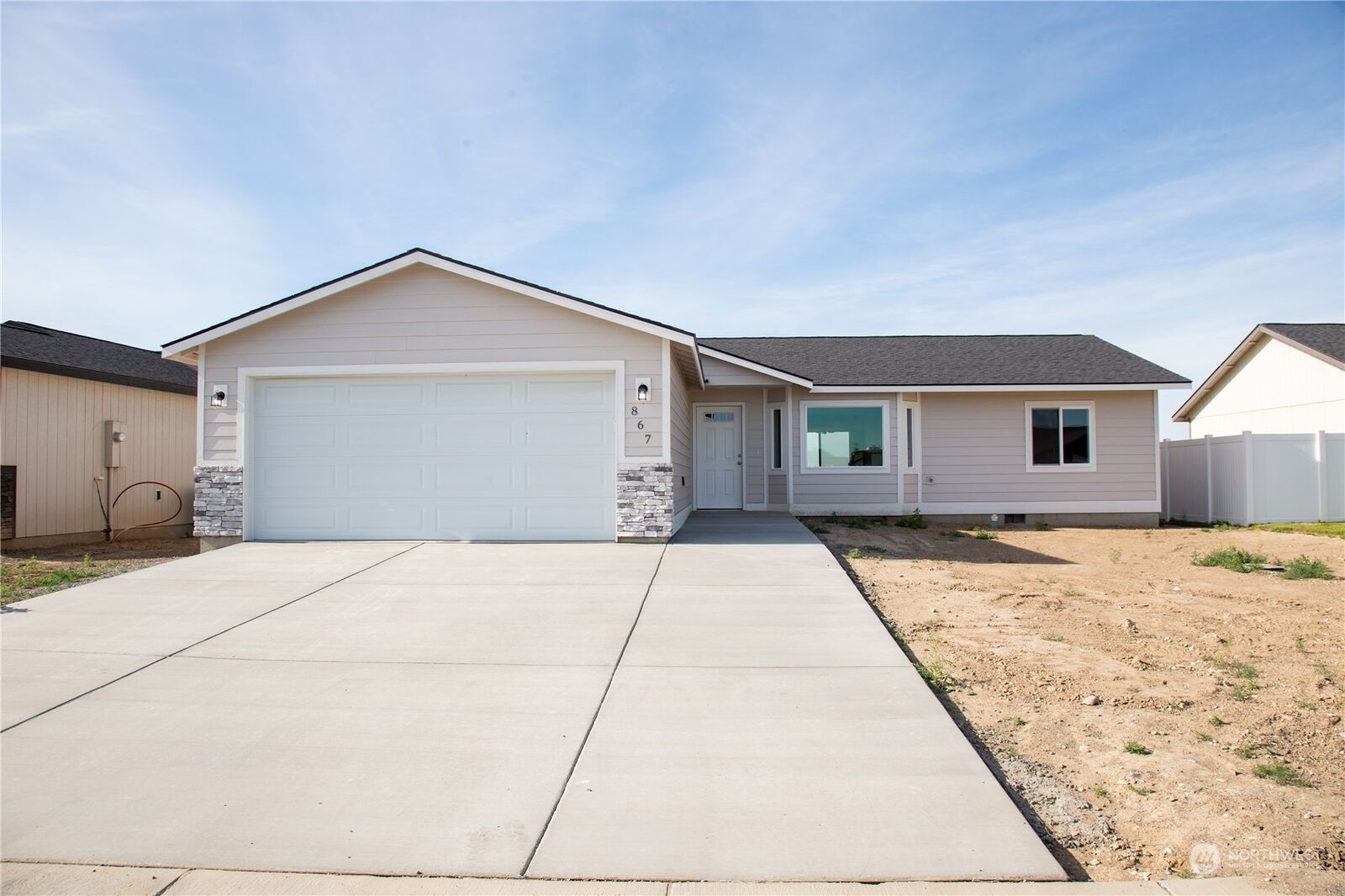Property Photo:  867 E Casacde  WA 99344 