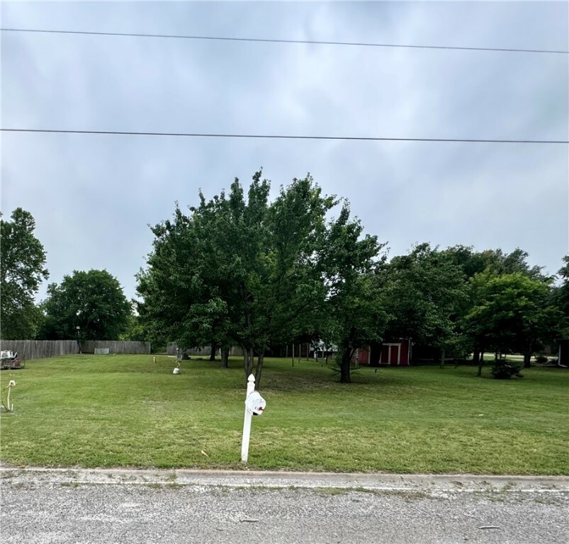 Property Photo:  418 Lyndon Drive  TX 76712 