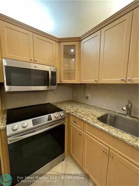 Property Photo:  255 Suffolk G  FL 33434 