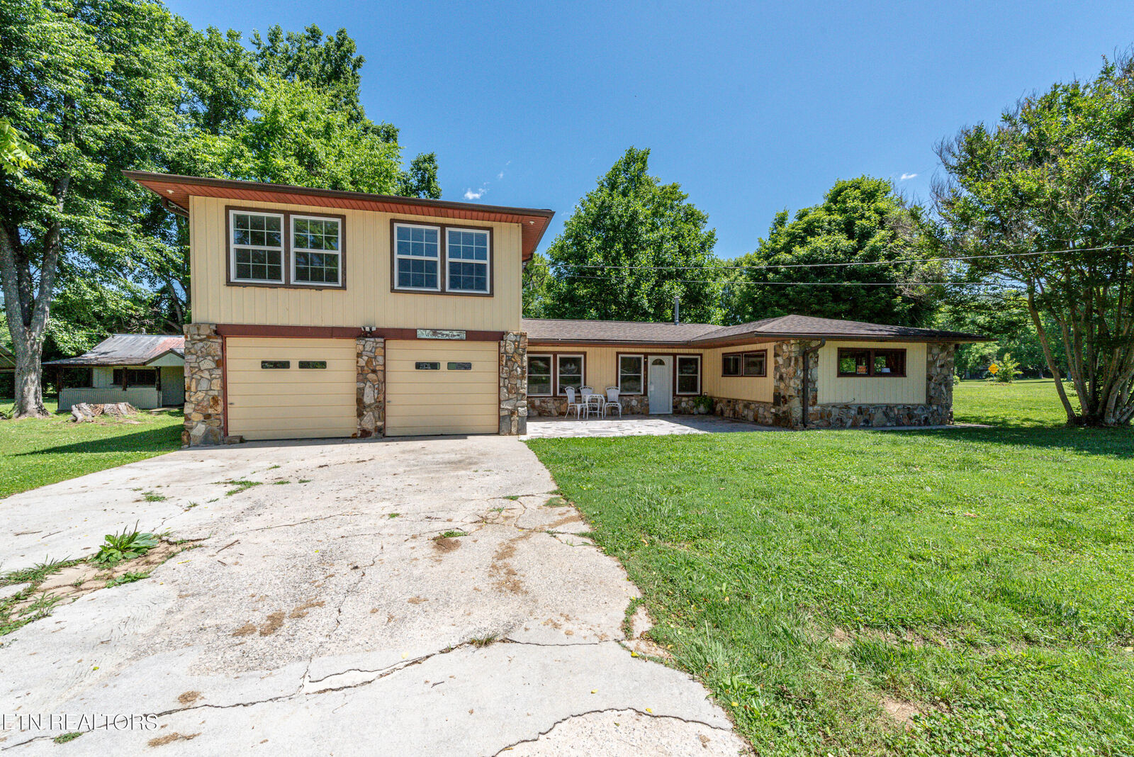 Property Photo:  8121 Old Highway 73  TN 37882 