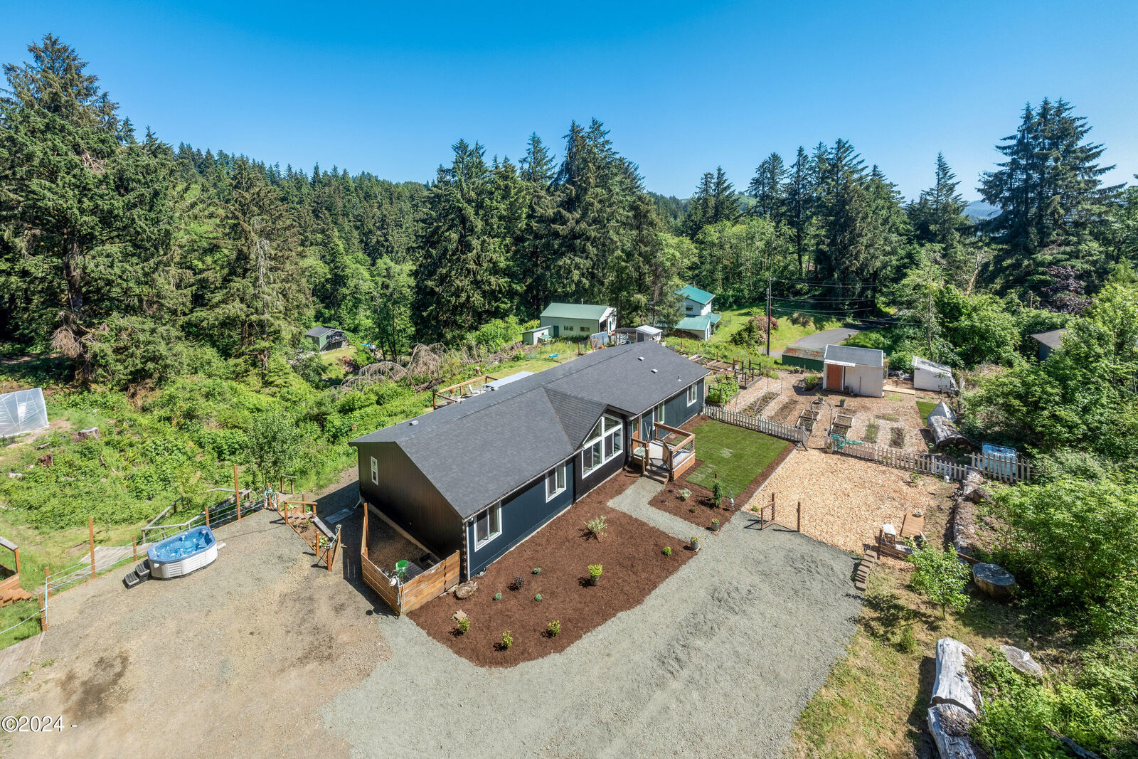 Property Photo:  405 SE John Nye Road  OR 97365 