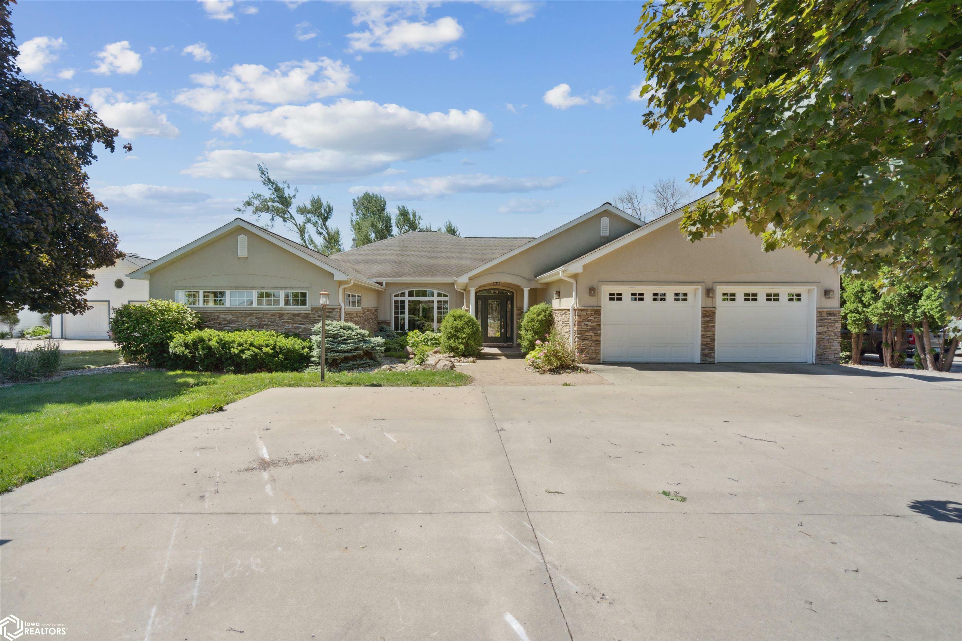 Property Photo:  1606 W Lincoln Way  IA 50158 