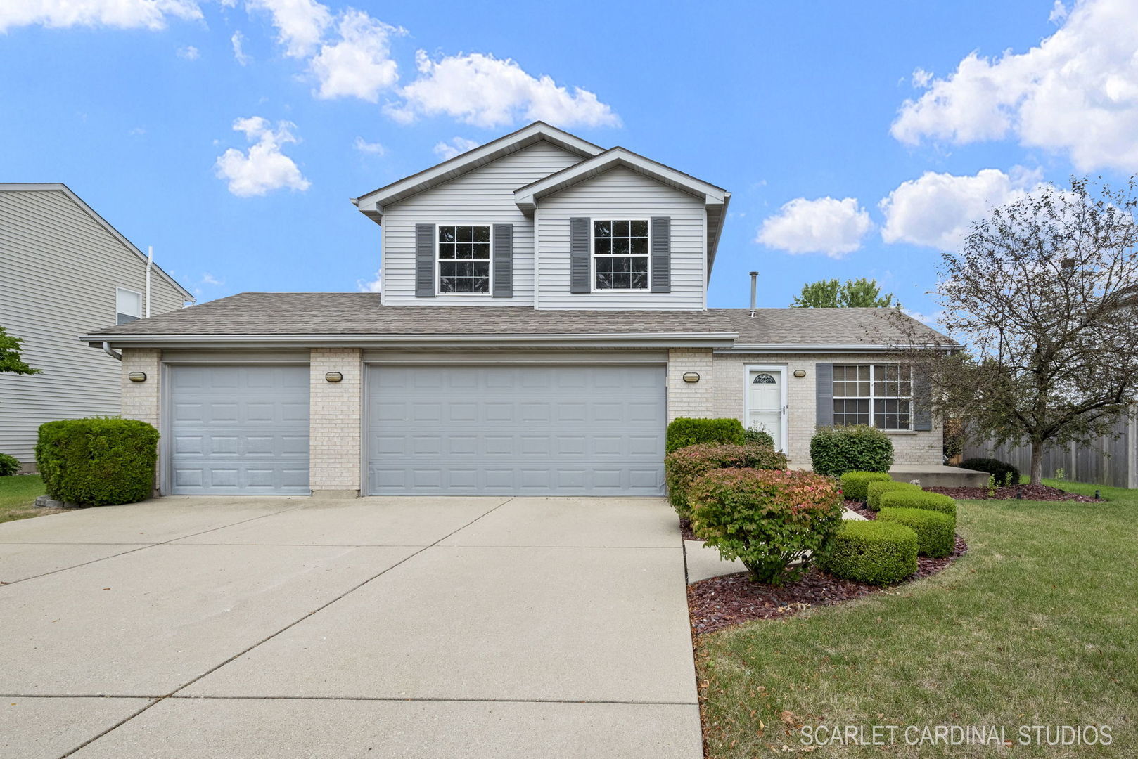 Property Photo: 5217 Oakbrook Drive IL 60586