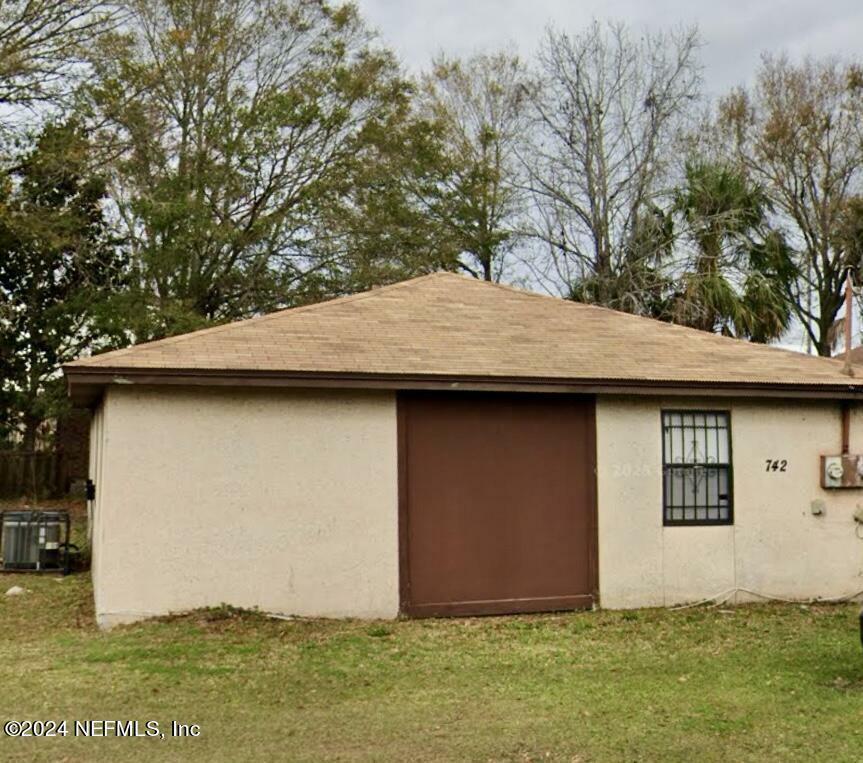 Property Photo:  742 Eaverson Street  FL 32204 