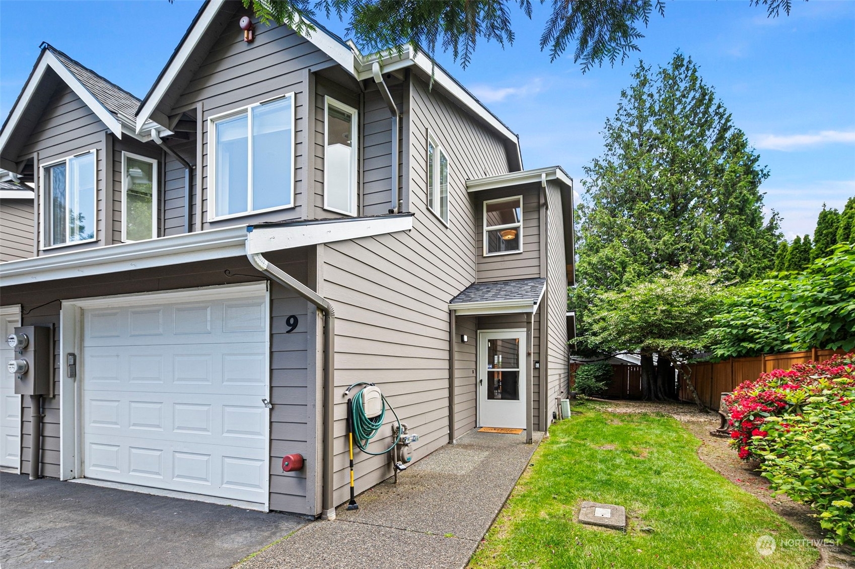 Property Photo:  321 SE Orchard Drive 9  WA 98045 