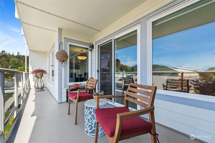 Property Photo:  1800 Skyline Way 201  WA 98221 