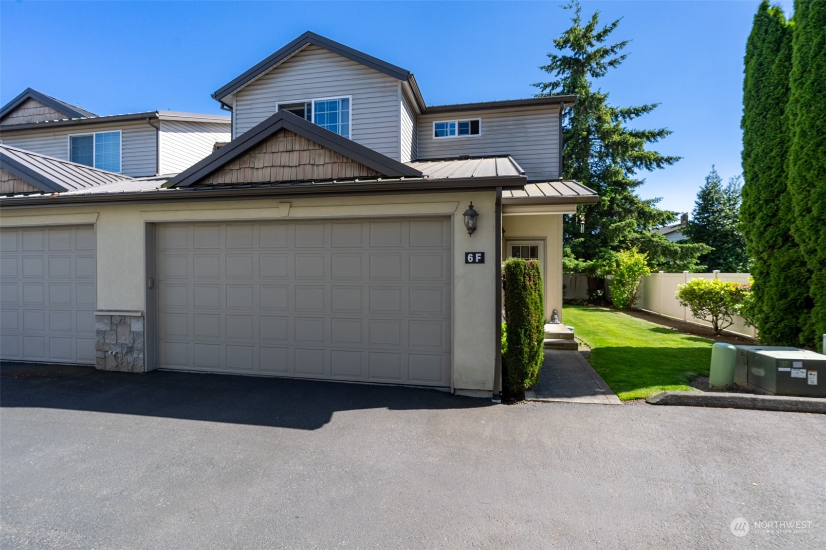 Property Photo: 418 17th Street SE 6-F WA 98002