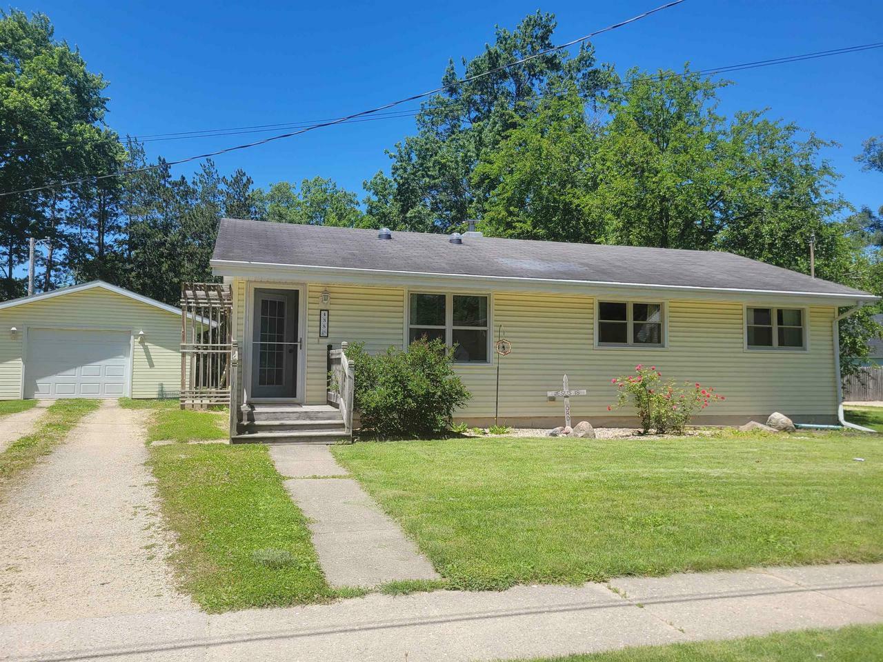 Property Photo:  435 Elm Street  WI 53563 