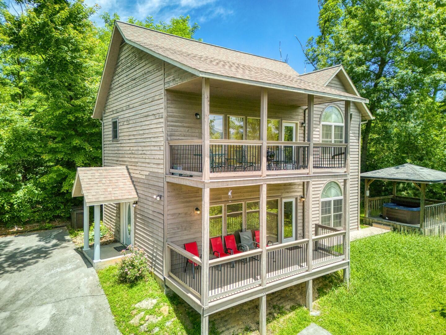 Property Photo: 1024 Twin Oaks Road TN 37738