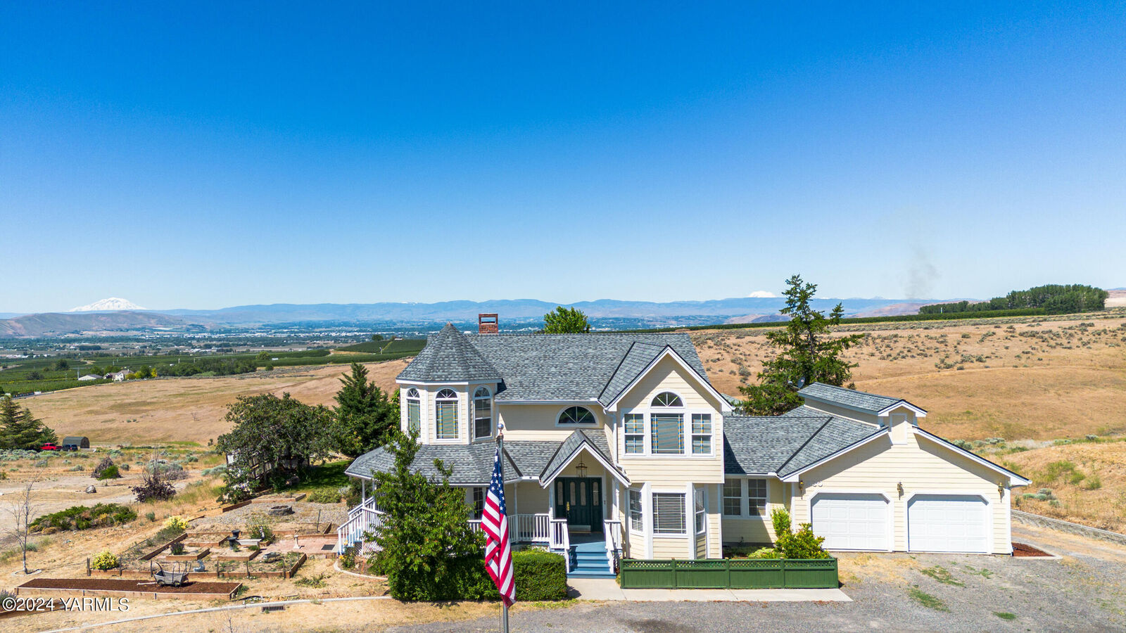 Property Photo: 830 St. Hilaire Rd WA 98901