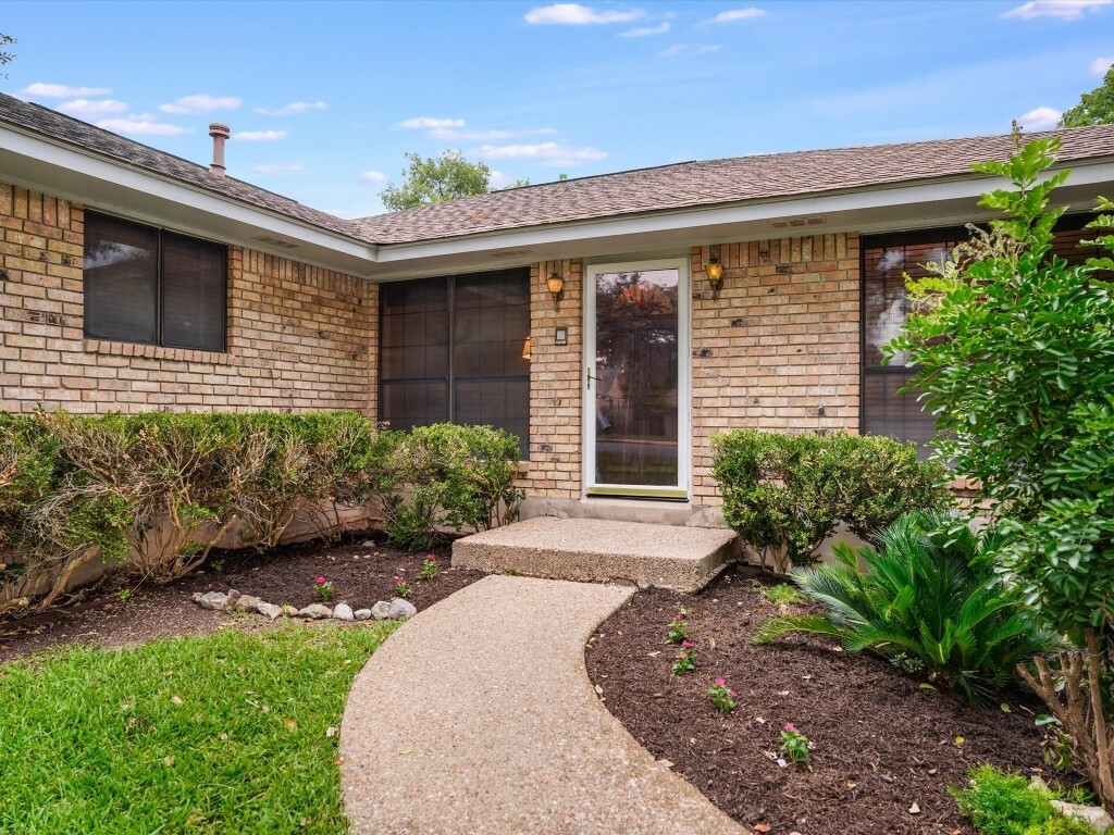 Property Photo:  10638 Floral Park Drive  TX 78759 