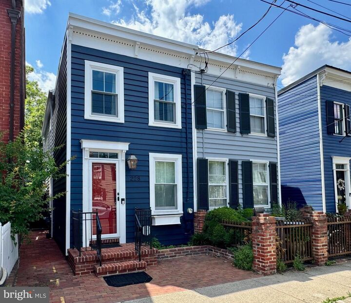 228 N Alfred Street N  Alexandria VA 22314 photo