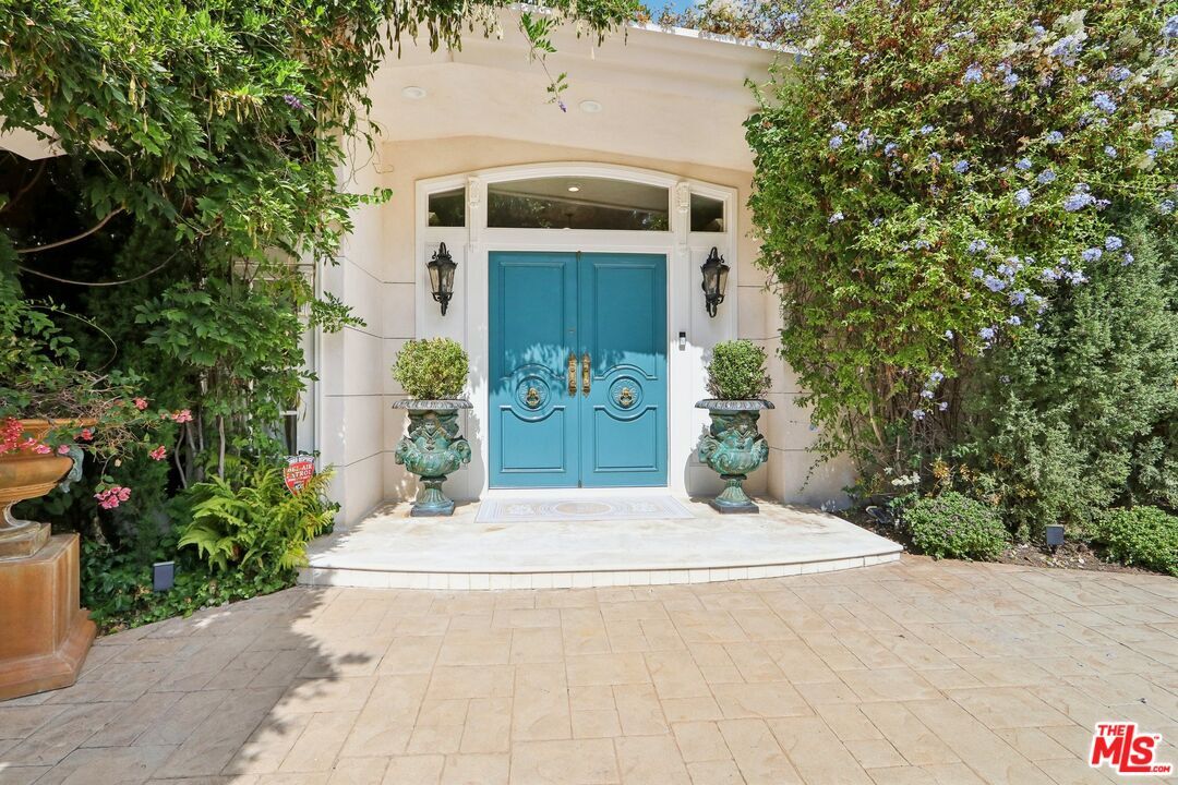 Property Photo:  15531   Hamner Dr  CA 90077 