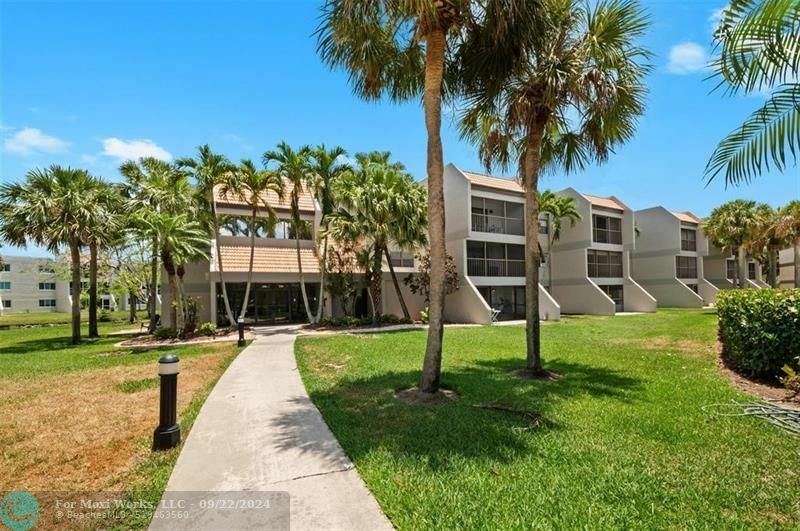 Property Photo:  230 Lakeview Dr 111  FL 33326 