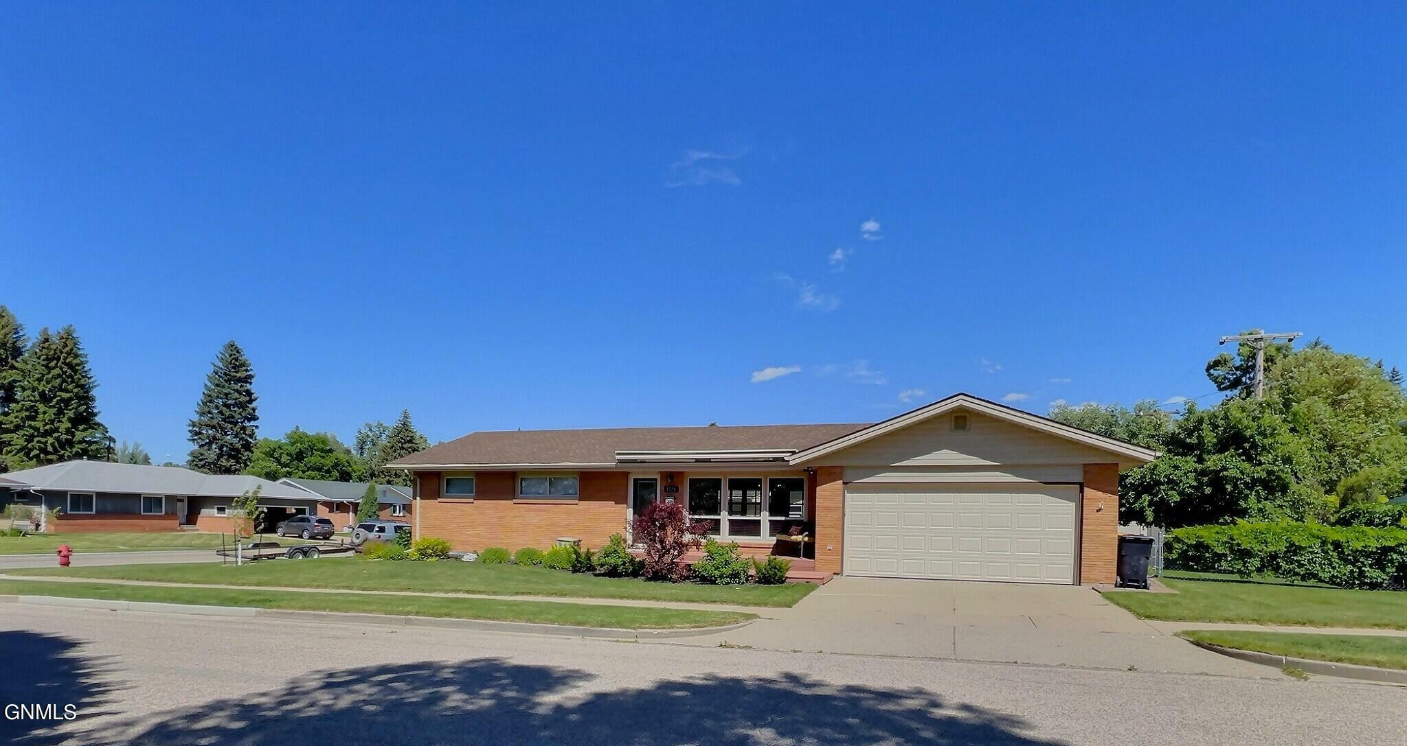 Property Photo:  1229 N Mandan Street  ND 58501 