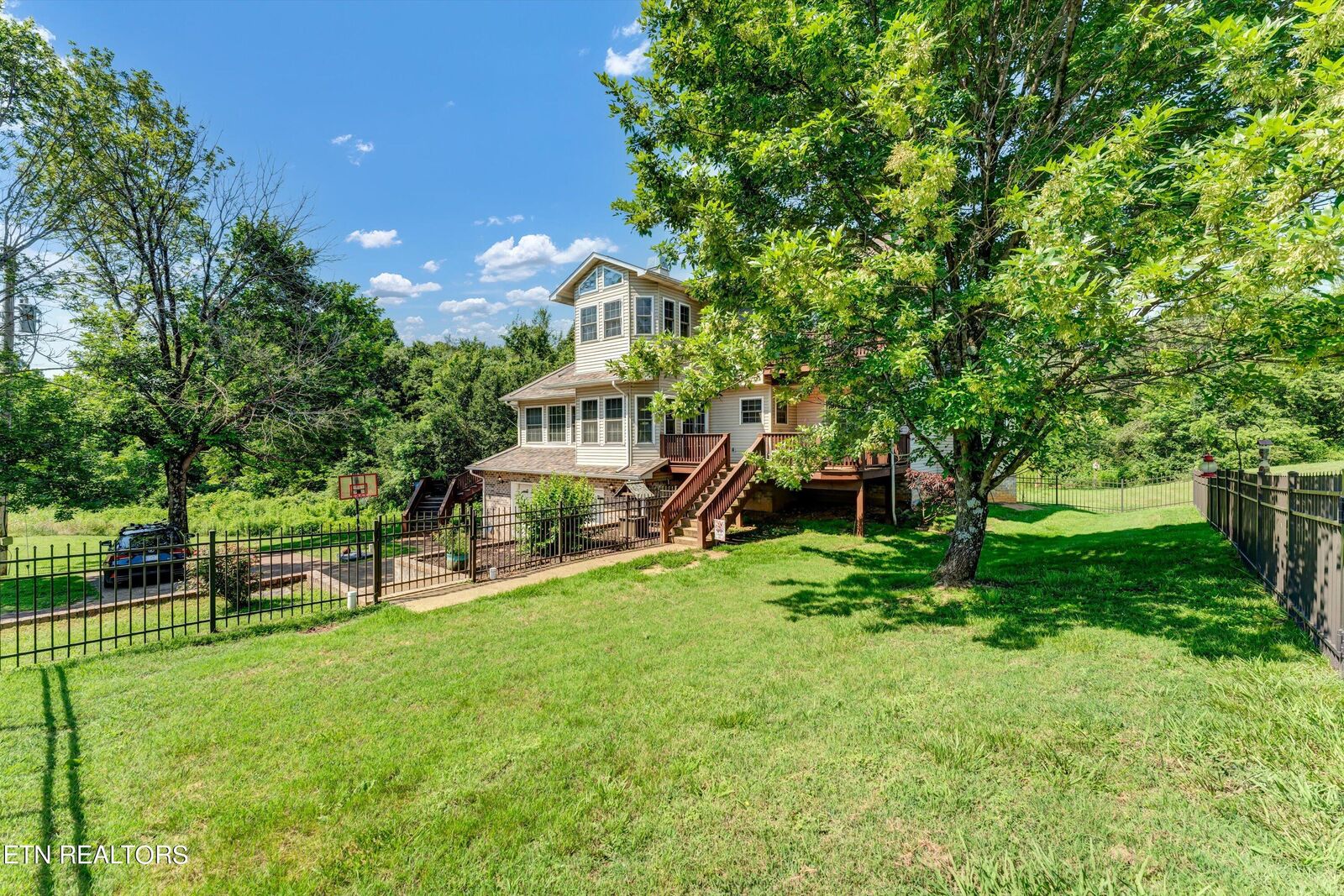 Property Photo: 216 Norwood St TN 37771