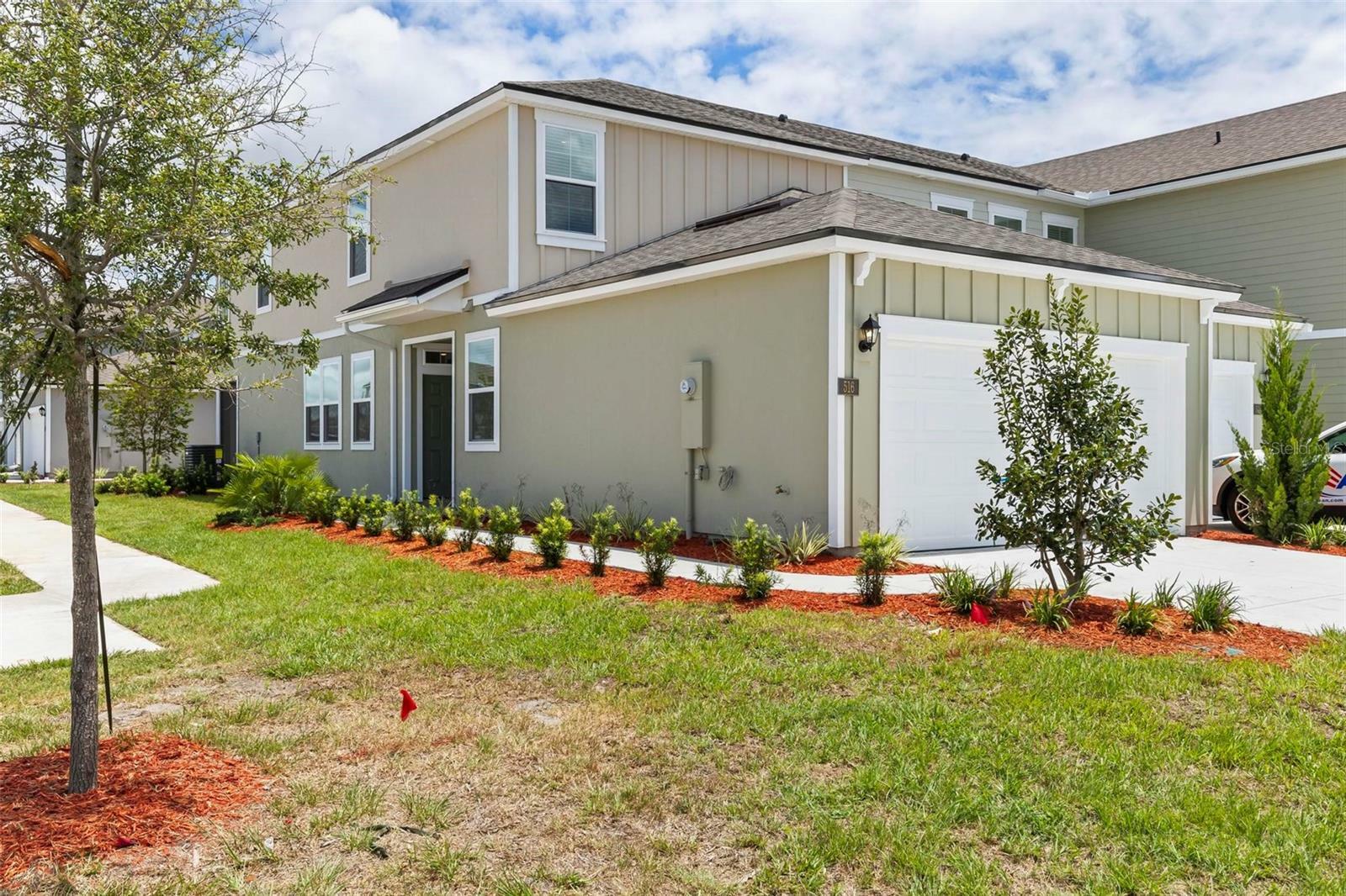 Property Photo:  516 Redbud Road  FL 32137 