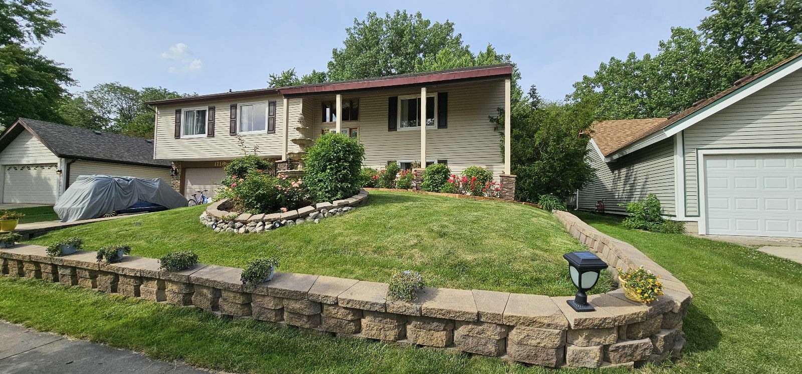 Property Photo:  1710 Arlington Drive  IL 60133 