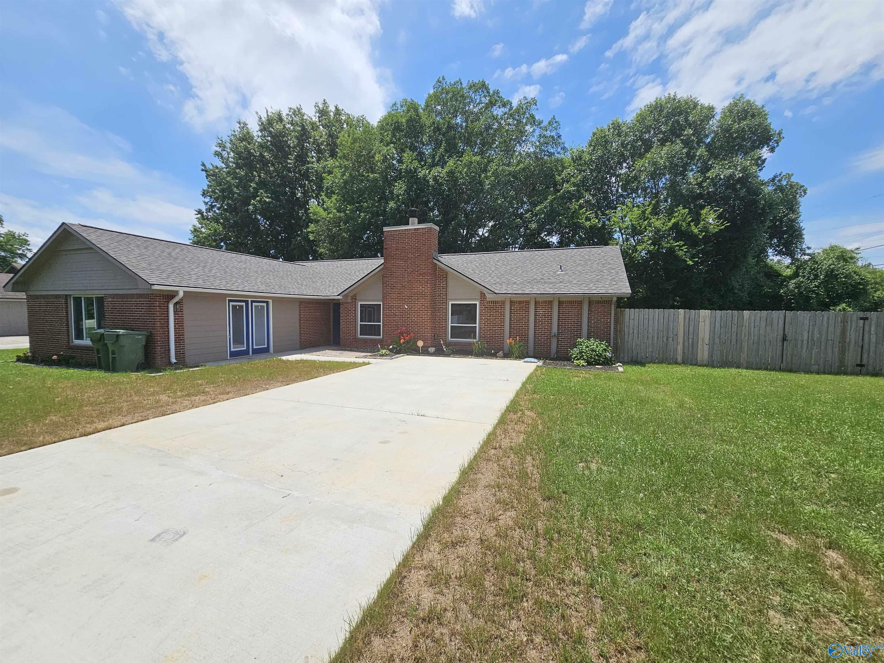 Property Photo:  12000 SE Runningmeade Trail  AL 35803 