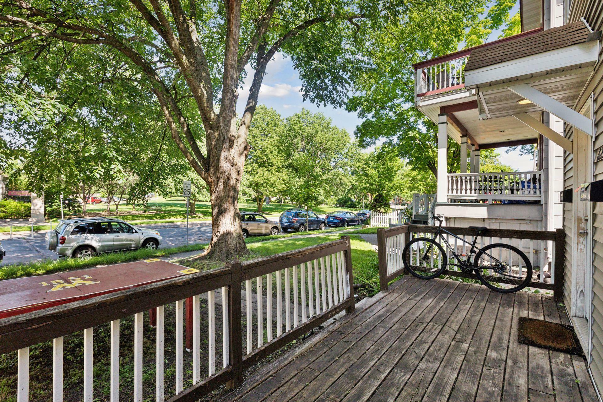 Property Photo:  629 Oak Street SE  MN 55414 