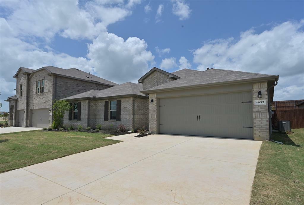 Property Photo:  1932 Cookes Lane  TX 76033 