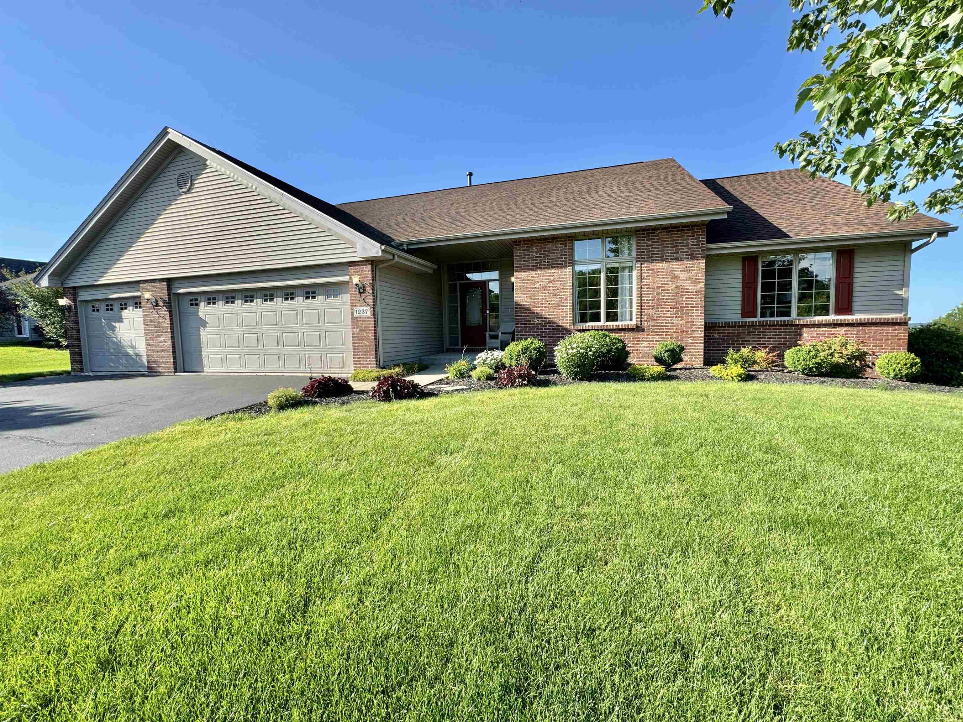 Property Photo:  1237 Wake Forest Parkway  IL 61072 