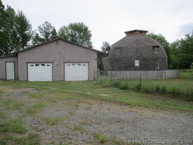 Property Photo:  69191 S 297 Road  OK 74467