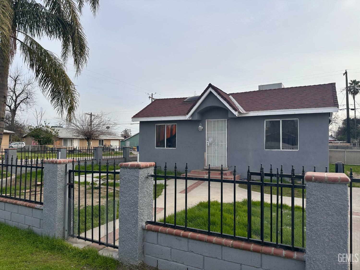 Property Photo:  601 Washington Avenue  CA 93308 