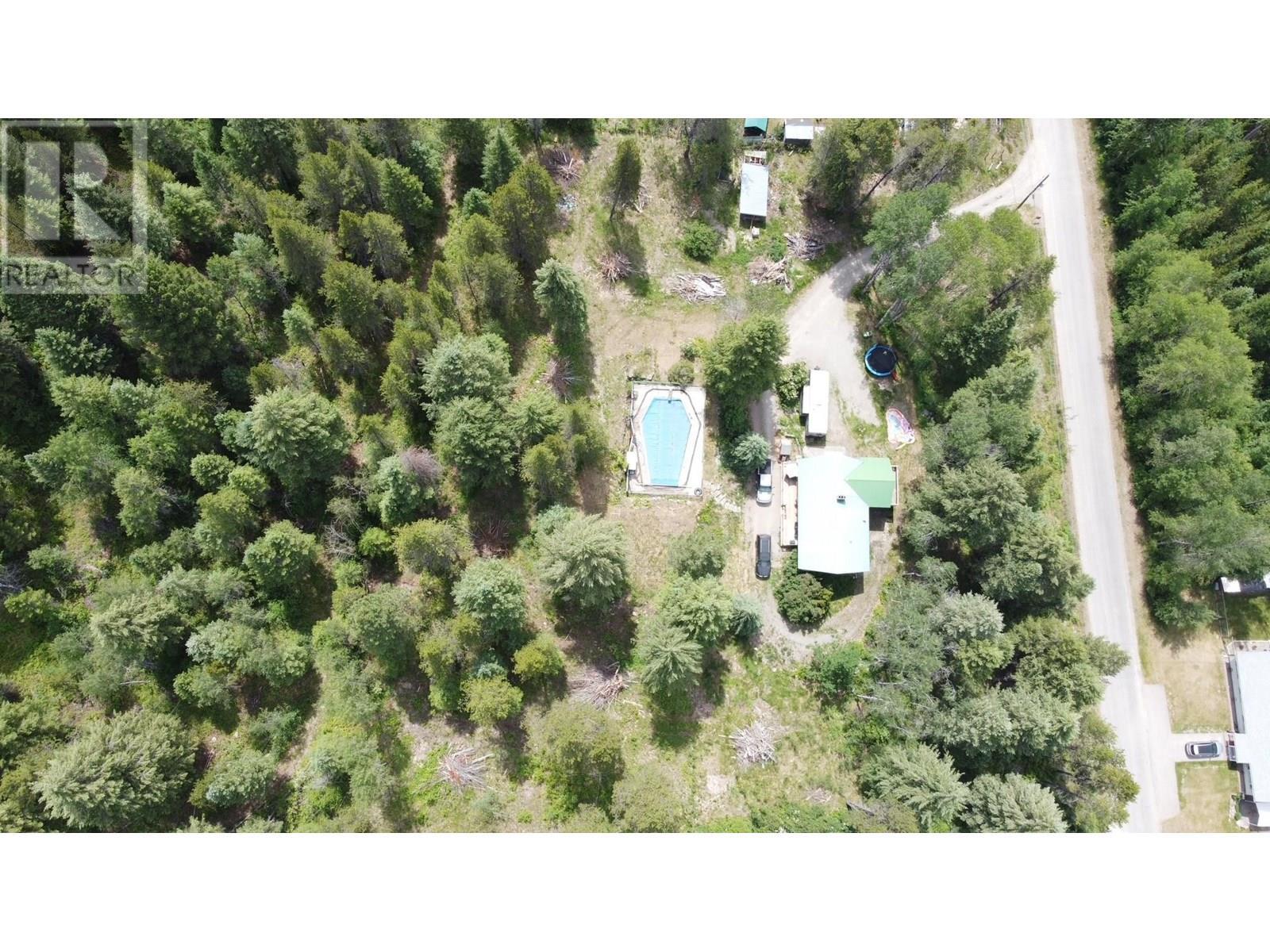 Property Photo: 550 Strathmore Avenue BC V0H 1J0