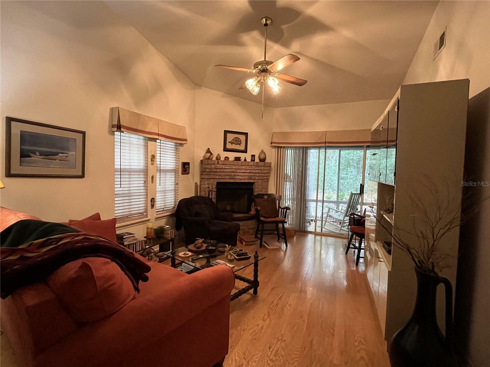 Property Photo: 325 NW 48th Boulevard FL 32607