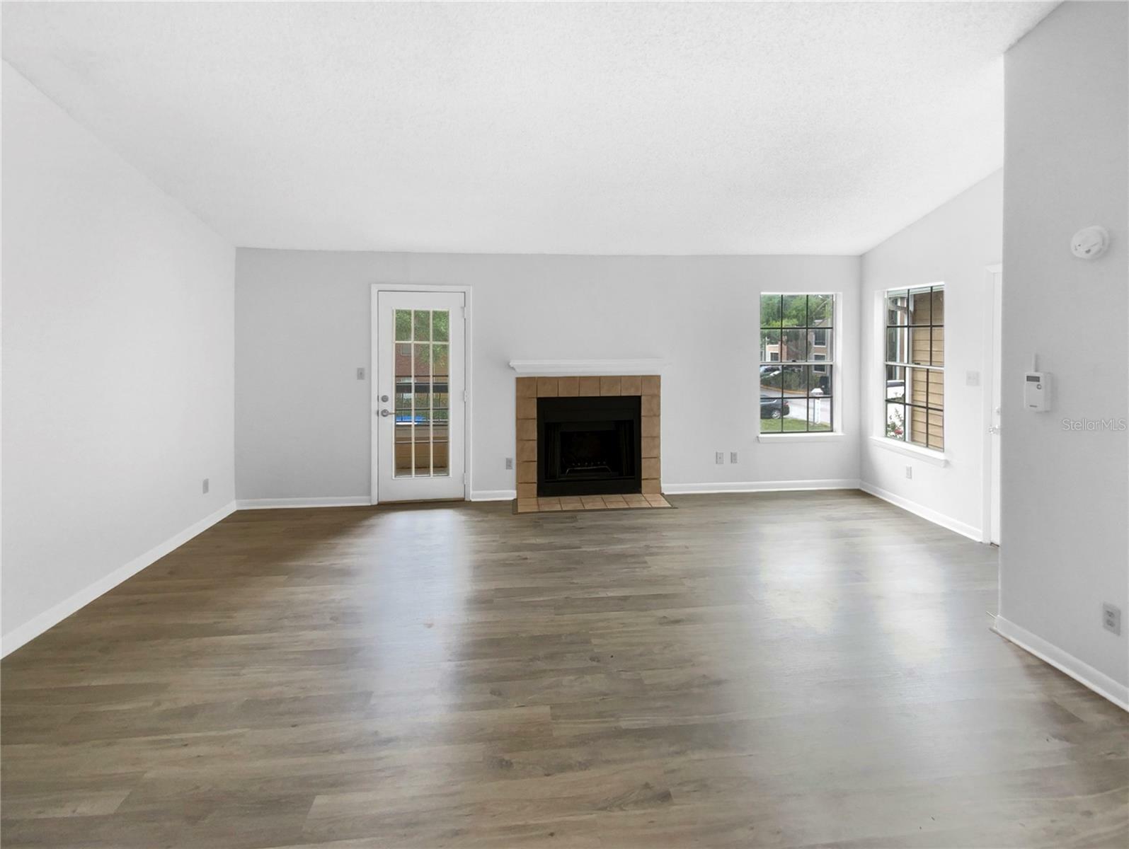 Property Photo:  5587 Devonbriar Way J207  FL 32822 