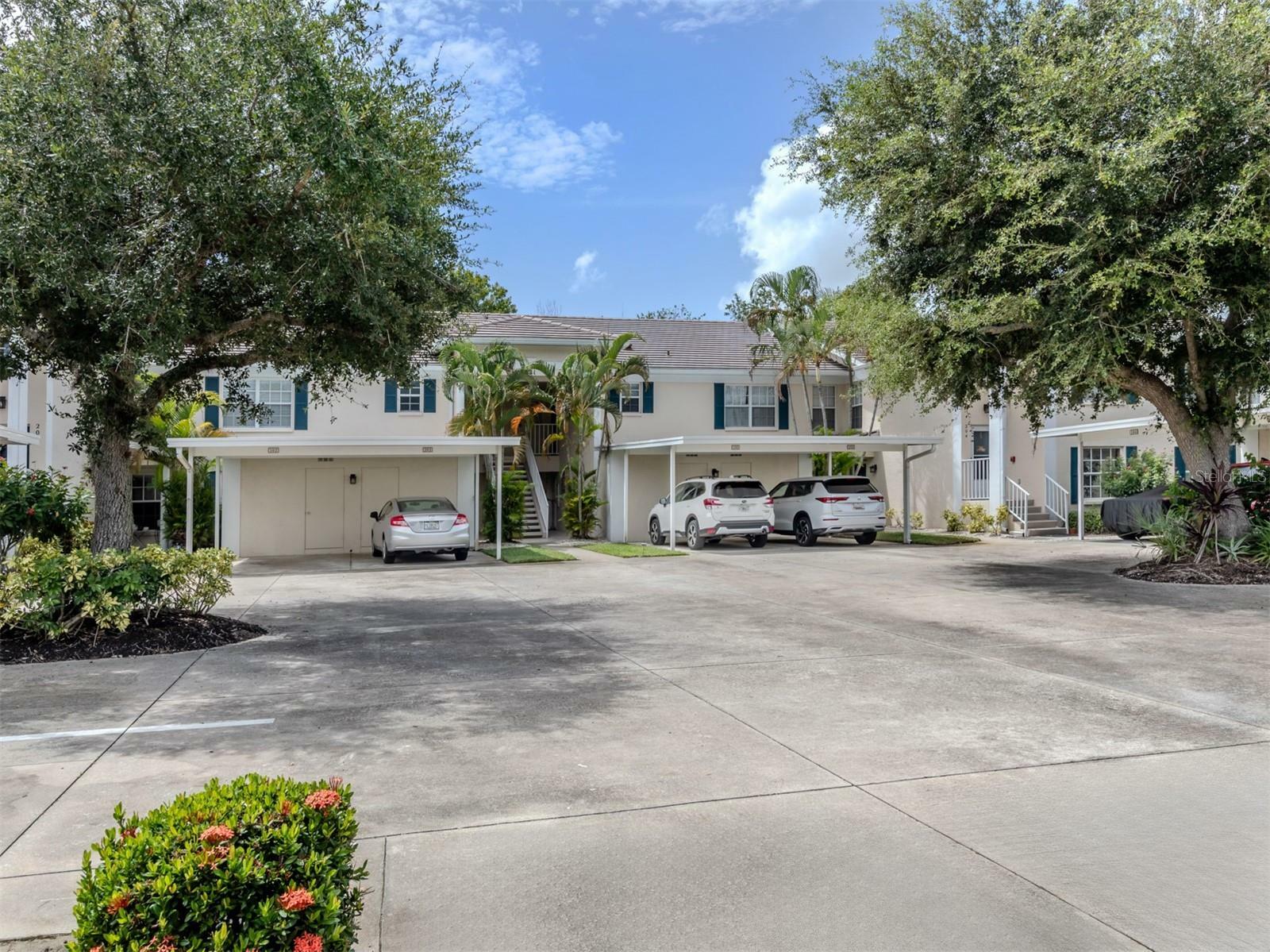 Property Photo:  821 Montrose Drive 103  FL 34293 