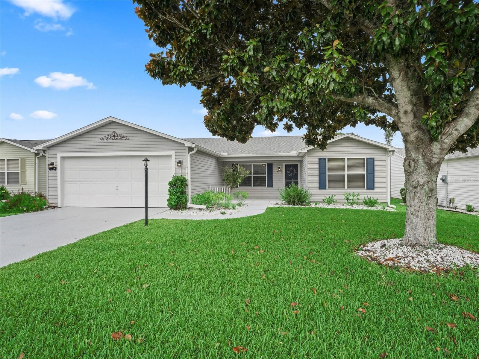 Property Photo: 1710 Gomez Place FL 32162