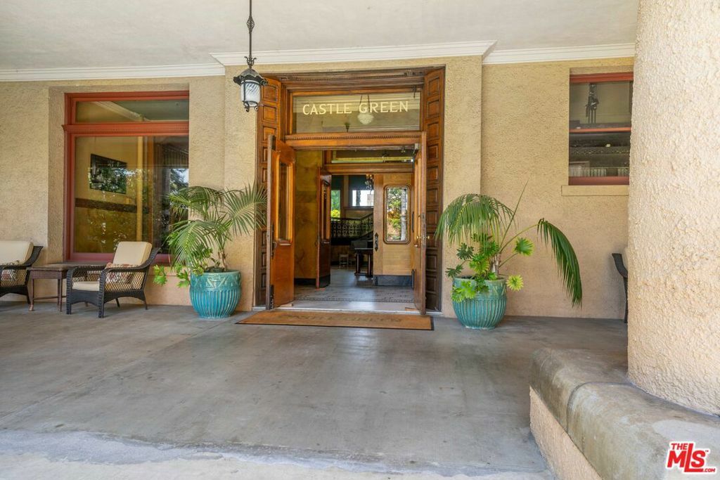 Property Photo:  99 S Raymond Avenue 410  CA 91105 