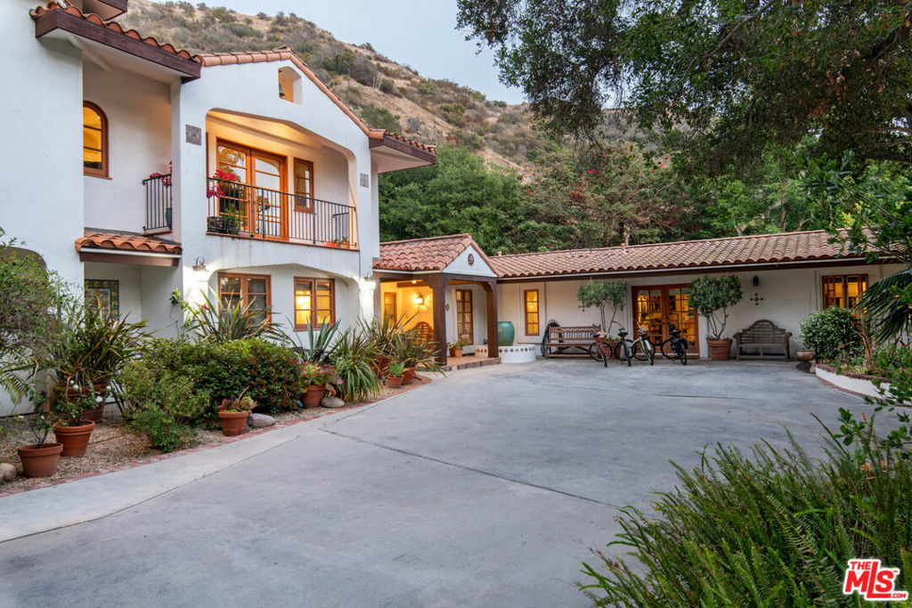 3268 Serra Road  Malibu CA 90265 photo