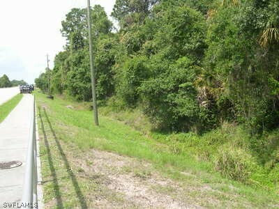 Property Photo:  980 W Hickpochee Avenue  FL 33935 