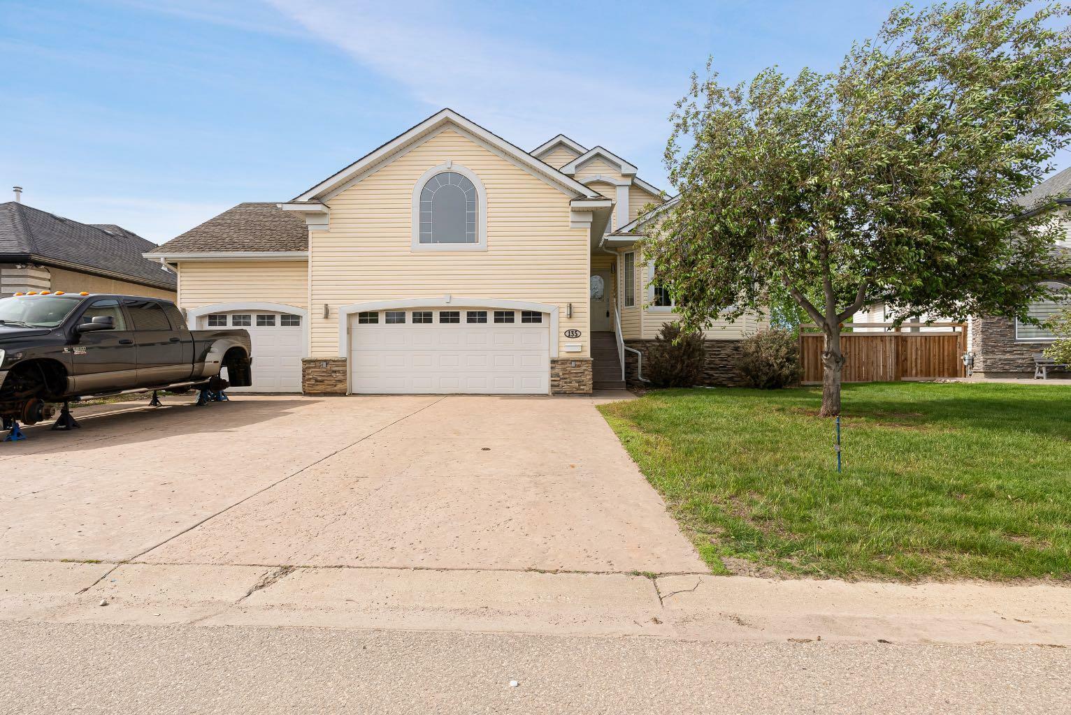 Property Photo:  135 Lindstrom Crescent  AB T9K 2N7 