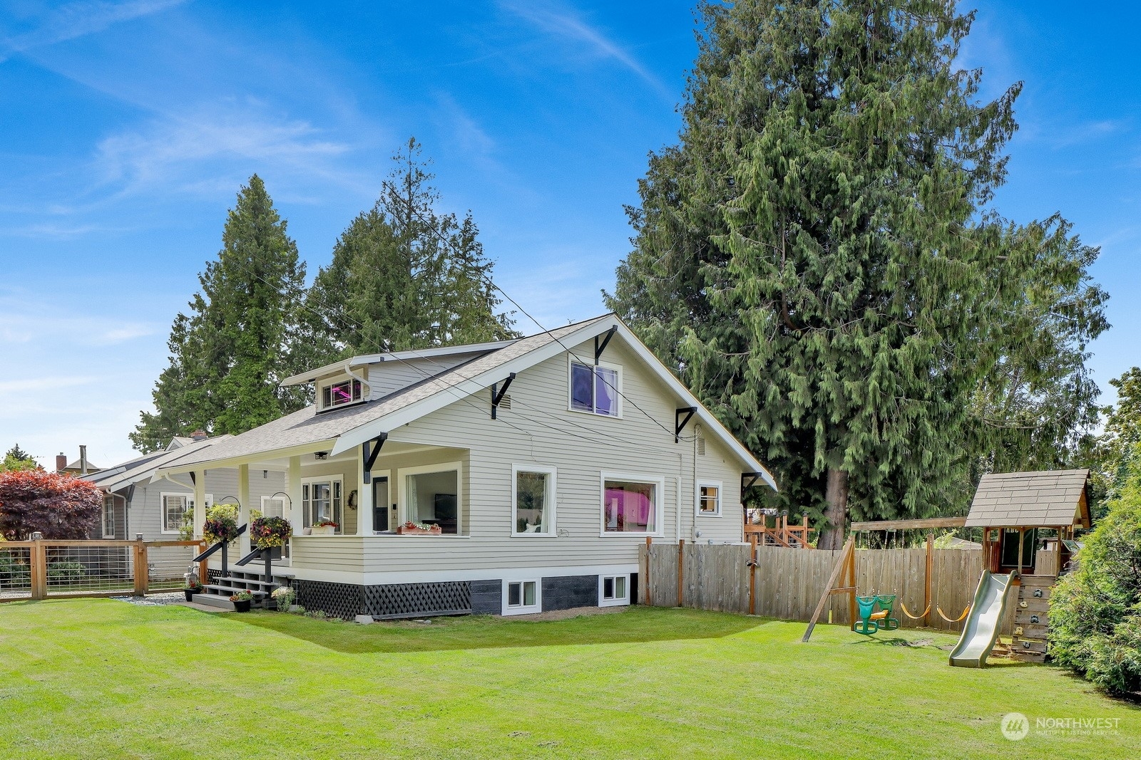 Property Photo:  1412 E Maplewood Avenue  WA 98225 