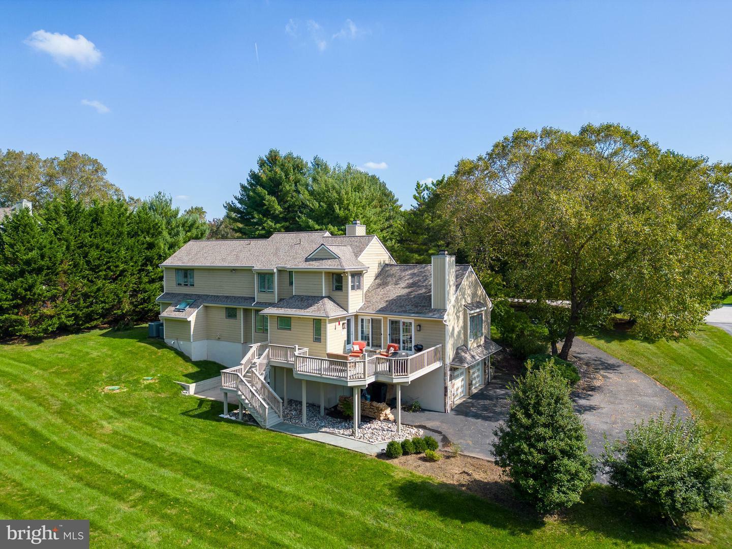 Property Photo:  412 E Turnberry Court  PA 19382 