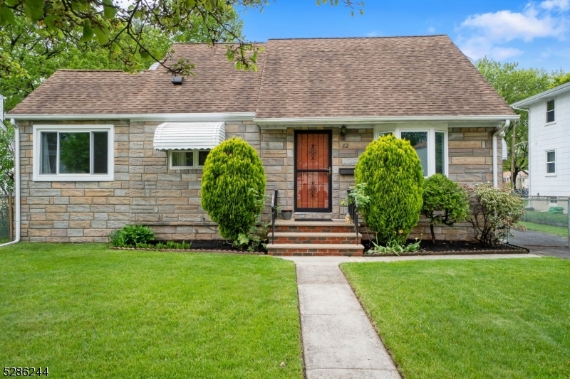 Property Photo:  82 Addison Pl  NJ 07012 