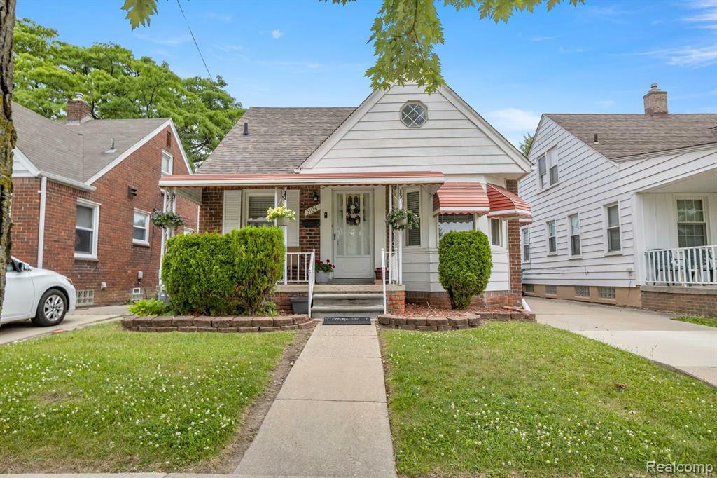 Property Photo: 5104 Palmer Street MI 48126 2850