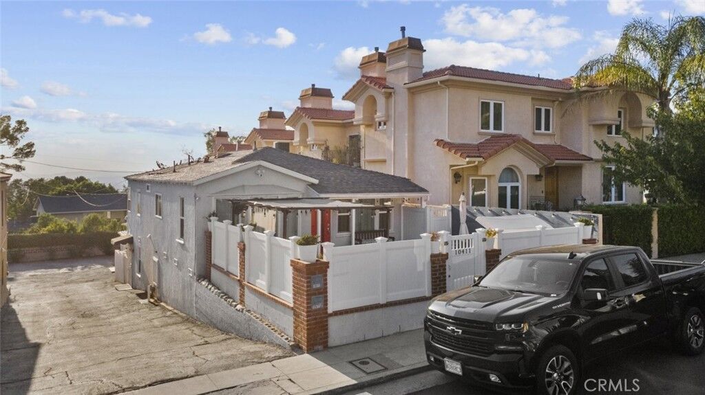 Property Photo:  10411 Commerce Avenue  CA 91042 